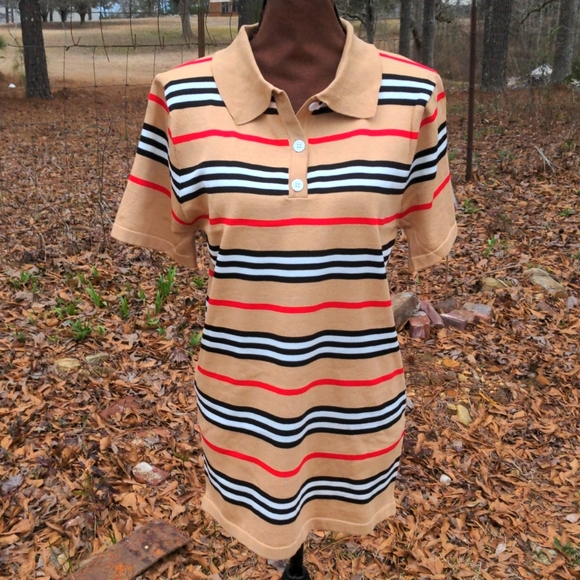 Faux-Burberry Print Tan/Black/Red Open Collar ¼-Button Short Sleeve Sweater No T - Picture 8 of 10
